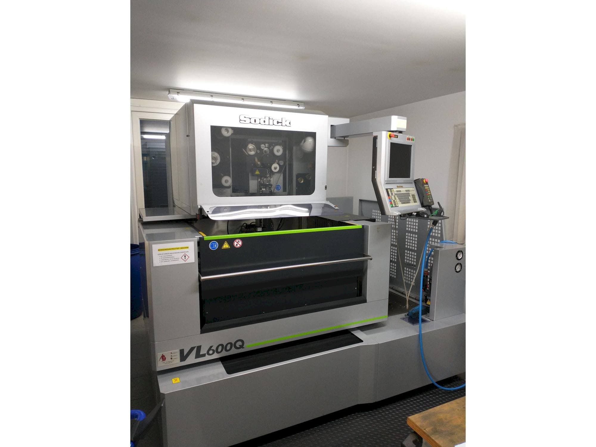 Frontansicht der Sodick VL600Q  Maschine