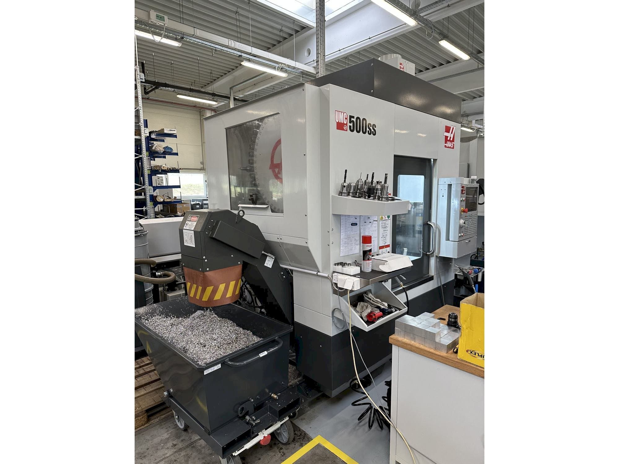 Frontansicht der HAAS UMC-500SS  Maschine