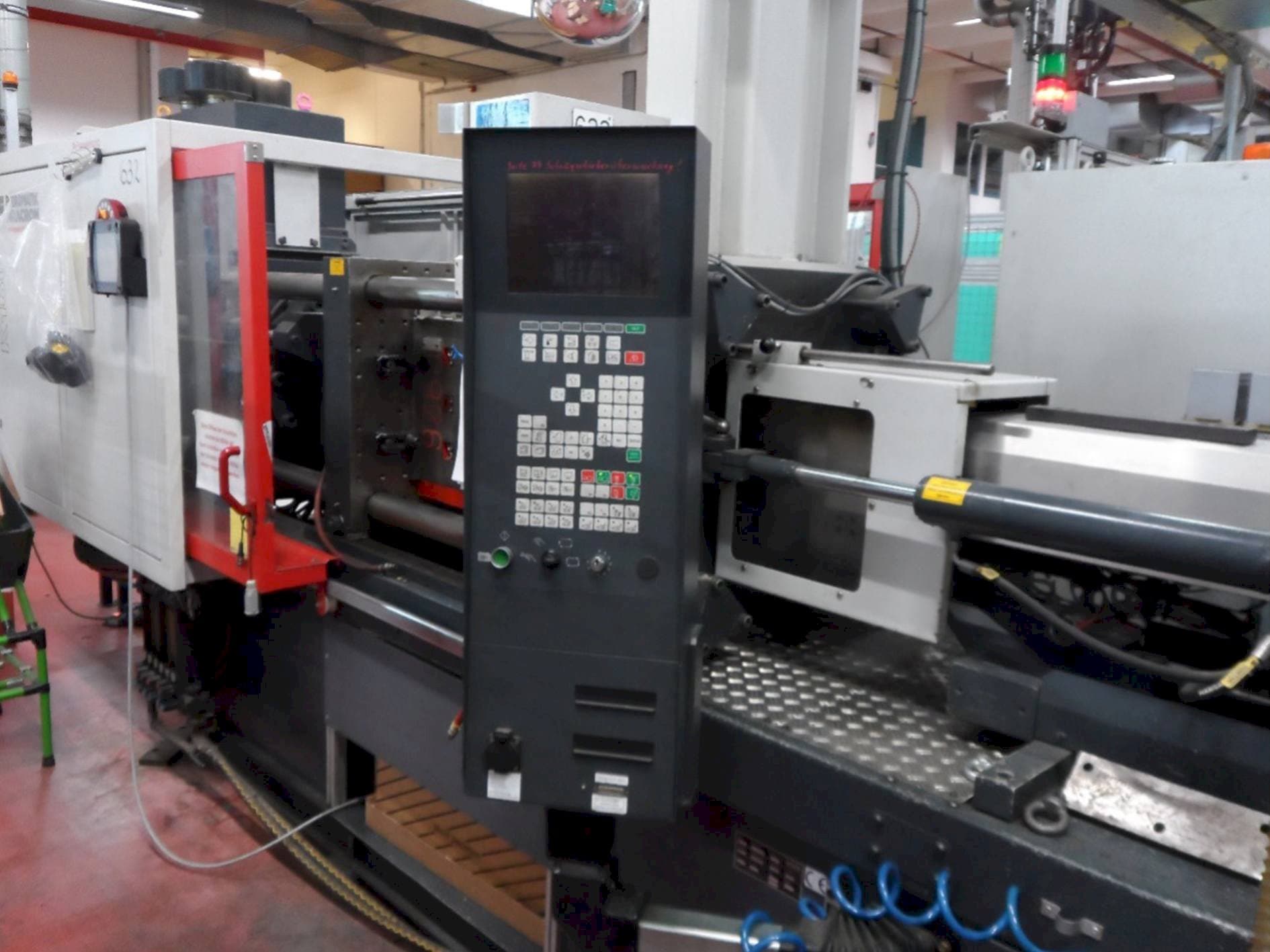 Frontansicht der FERROMATIK MILACRON K-Tec 160S  Maschine