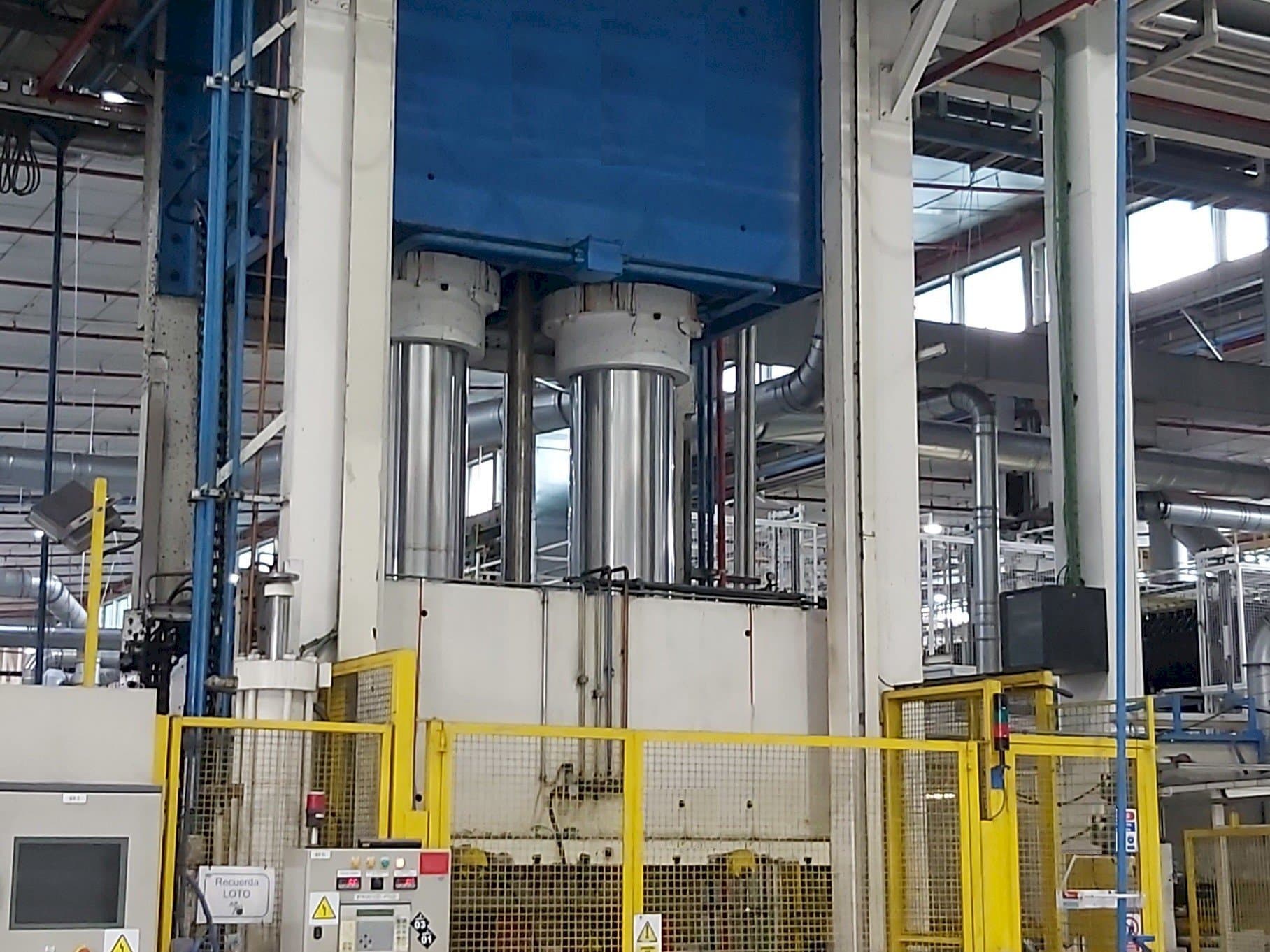 Frontansicht der Pinette 1500 Ton  Maschine