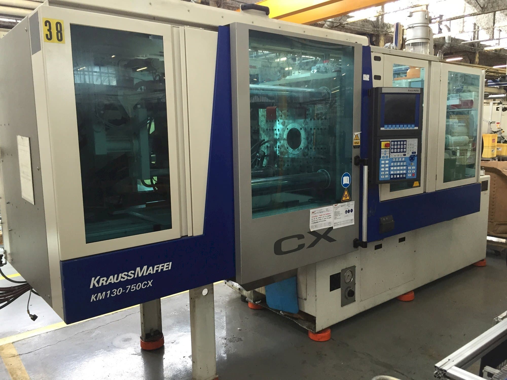 Frontansicht der Krauss Maffei 130-750 CX  Maschine