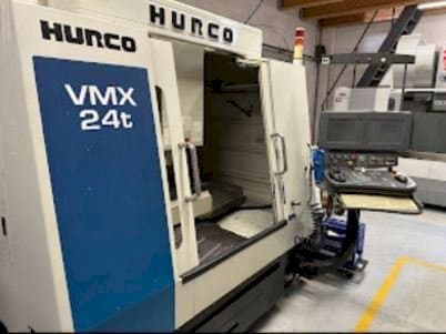 Linke Seitenansicht der Hurco VMX 24 T  Maschine
