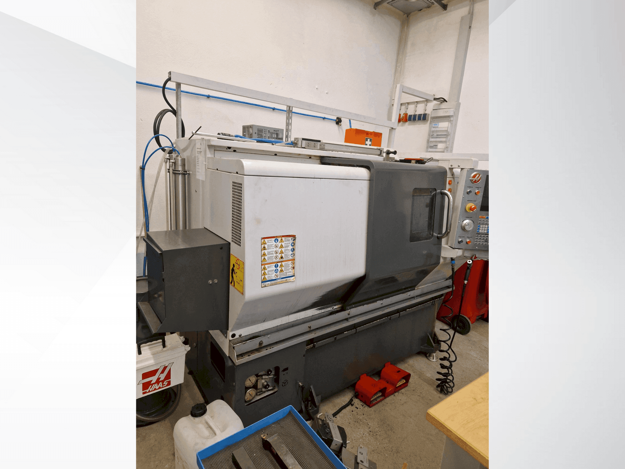Frontansicht der HAAS ST-10Y Maschine