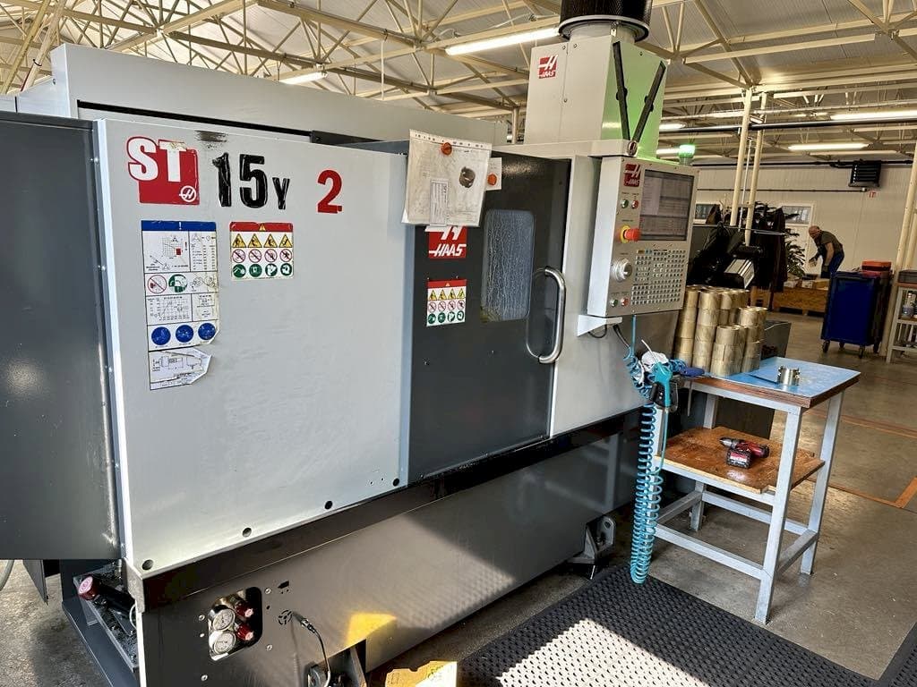 Frontansicht der HAAS ST-15Y (2019)  Maschine