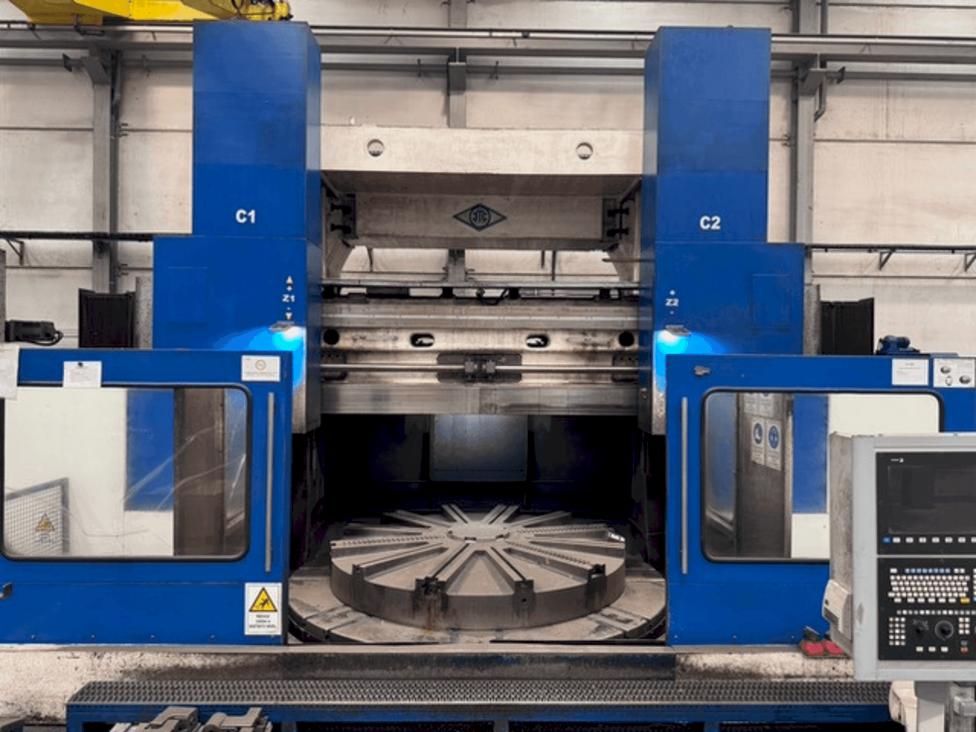 Frontansicht der KOLOMNA 1532T  Maschine