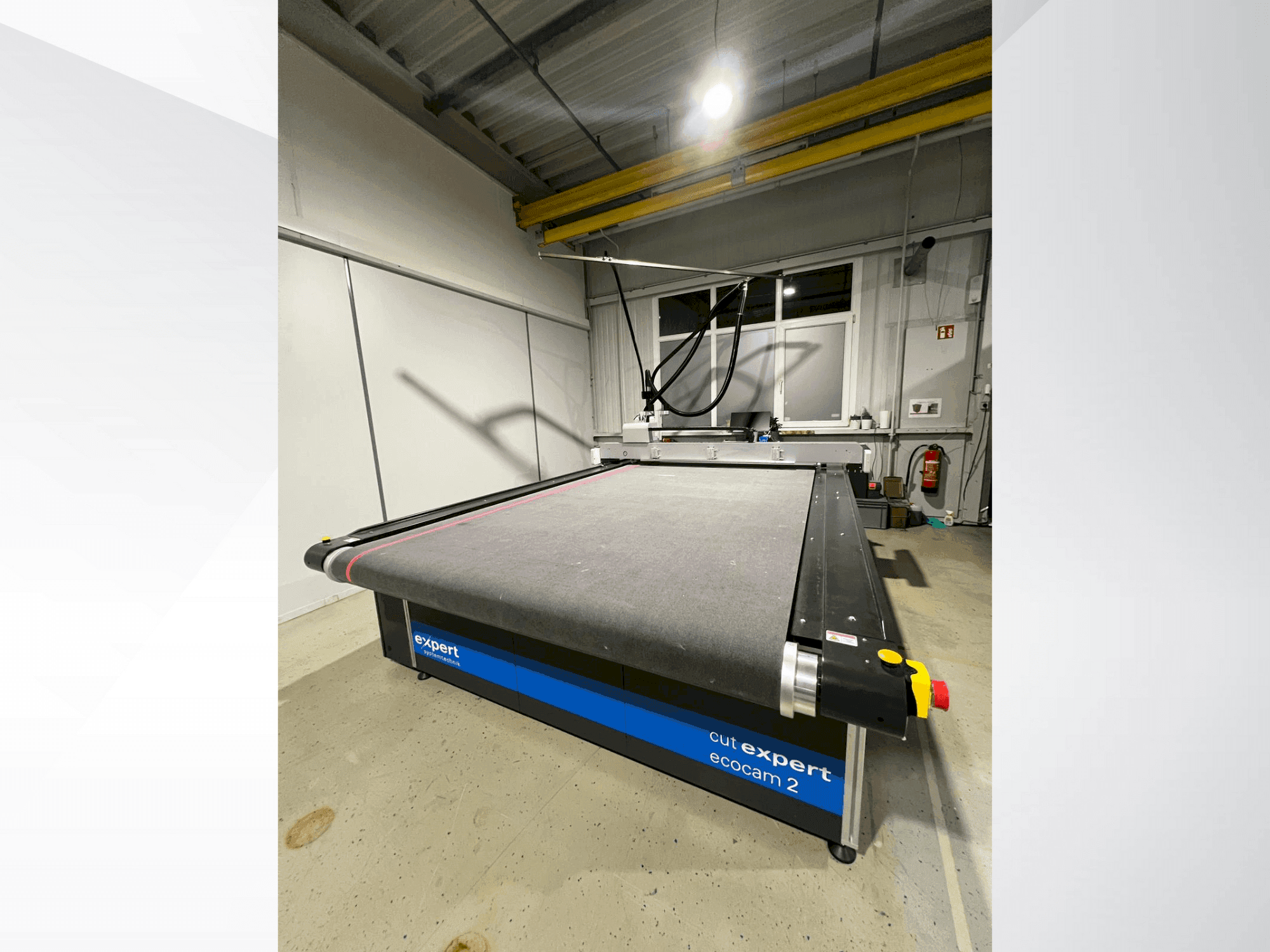 Frontansicht der EXPERT cut Expert ecocam 2  Maschine