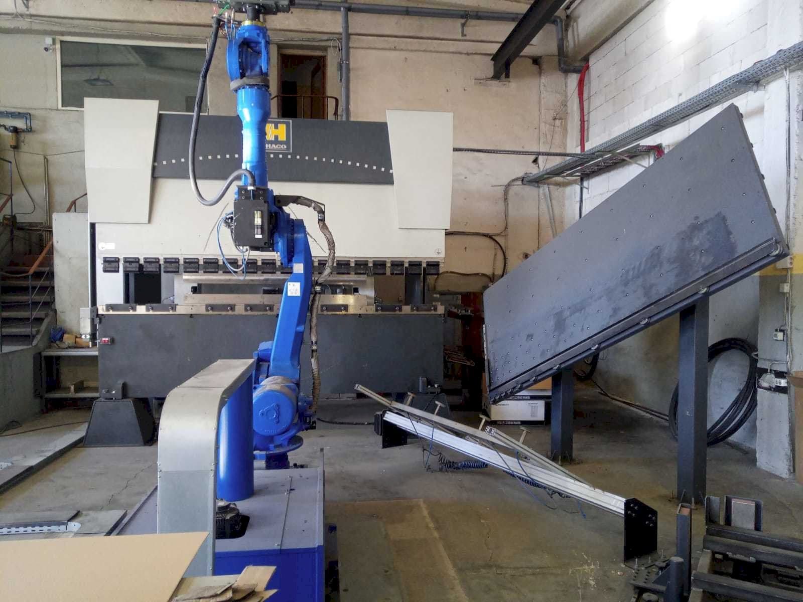 Frontansicht der HACO ERM 36150 Maschine