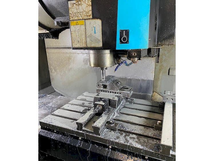 Frontansicht der Hurco VMX42i Maschine