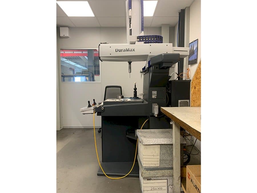 Frontansicht der ZEISS Duramax 3-D  Maschine