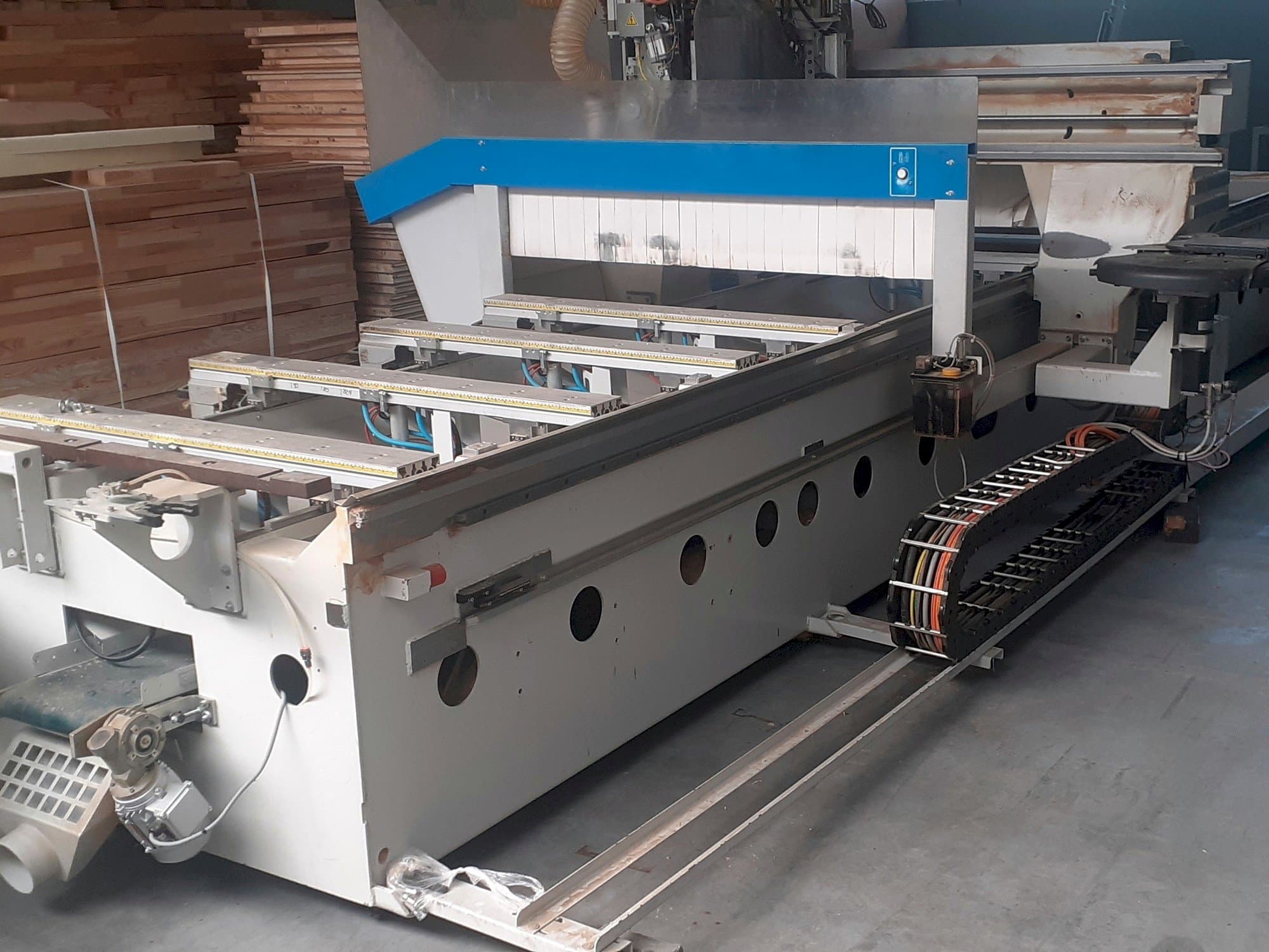 Frontansicht der MASTERWOOD PROJECT 350  Maschine