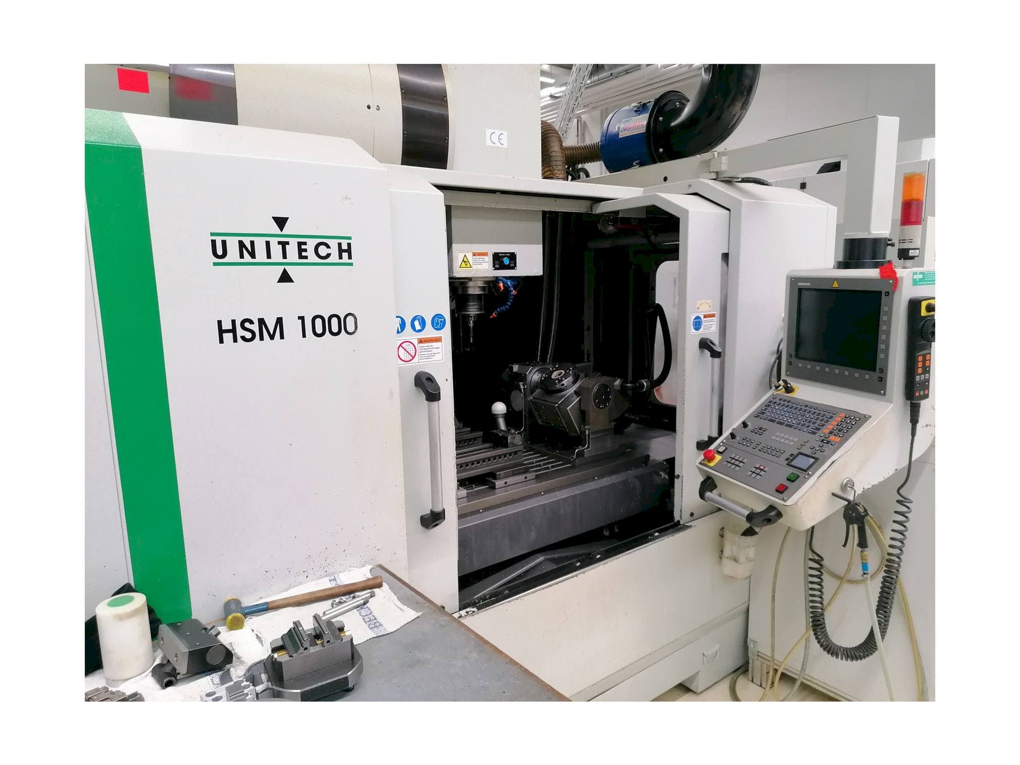 Frontansicht der UNITECH HSM1000  Maschine
