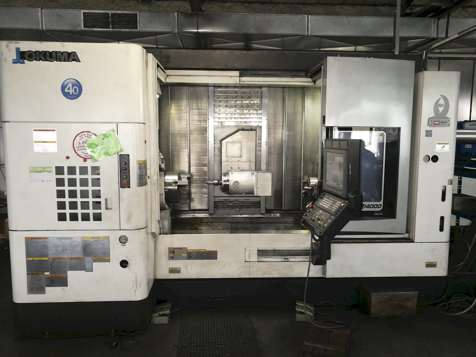 Frontansicht der Okuma MULTUS U4000 Maschine