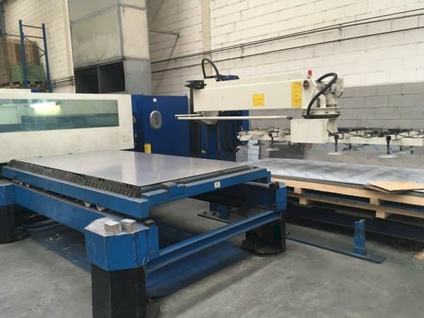 Frontansicht der Trumpf Trumatic L3050  Maschine