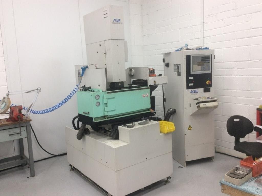 Frontansicht der AGIE Mondo 20 Star  Maschine