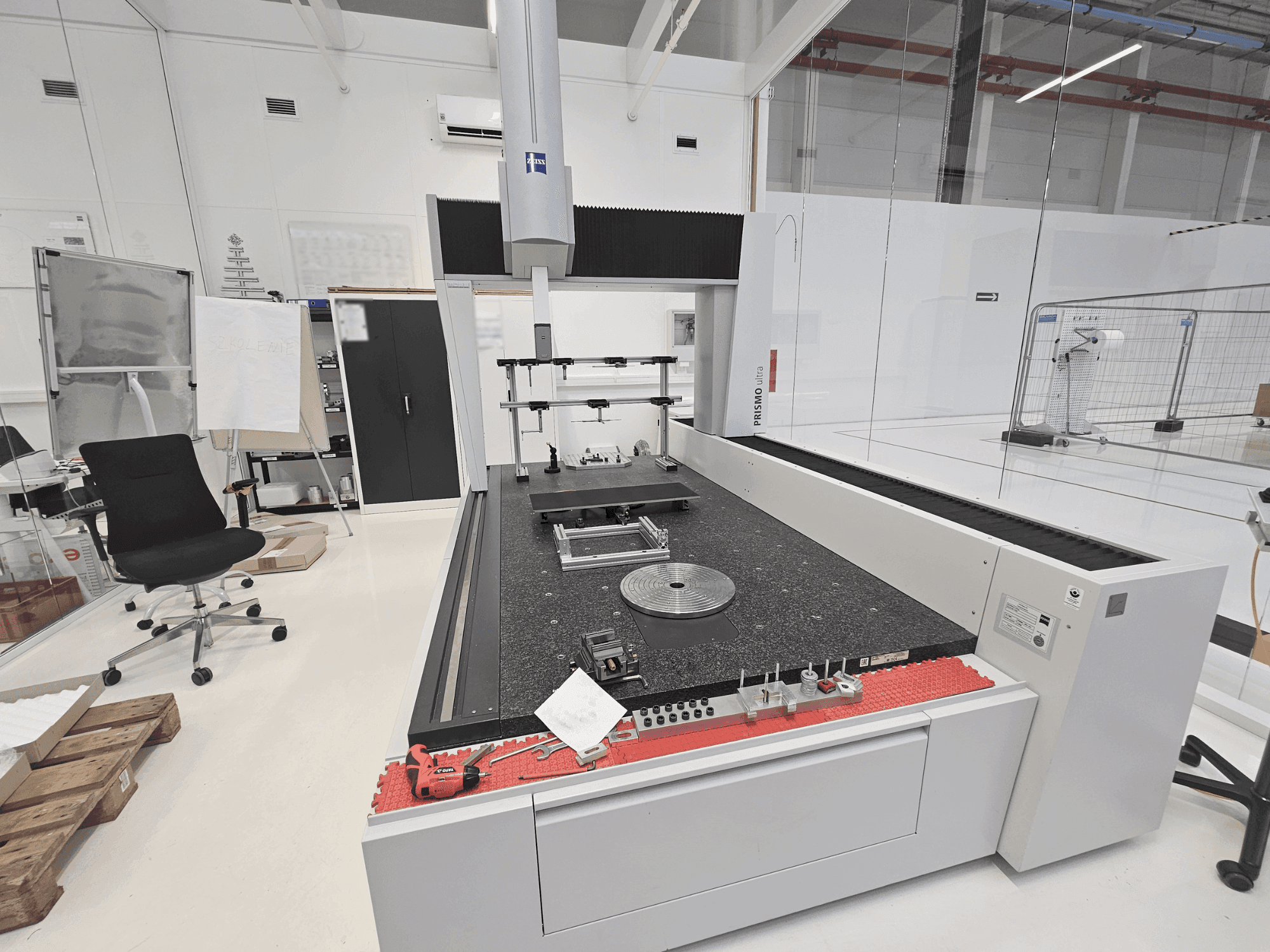 Frontansicht der ZEISS PRISMO 12/24/10 ultra  Maschine