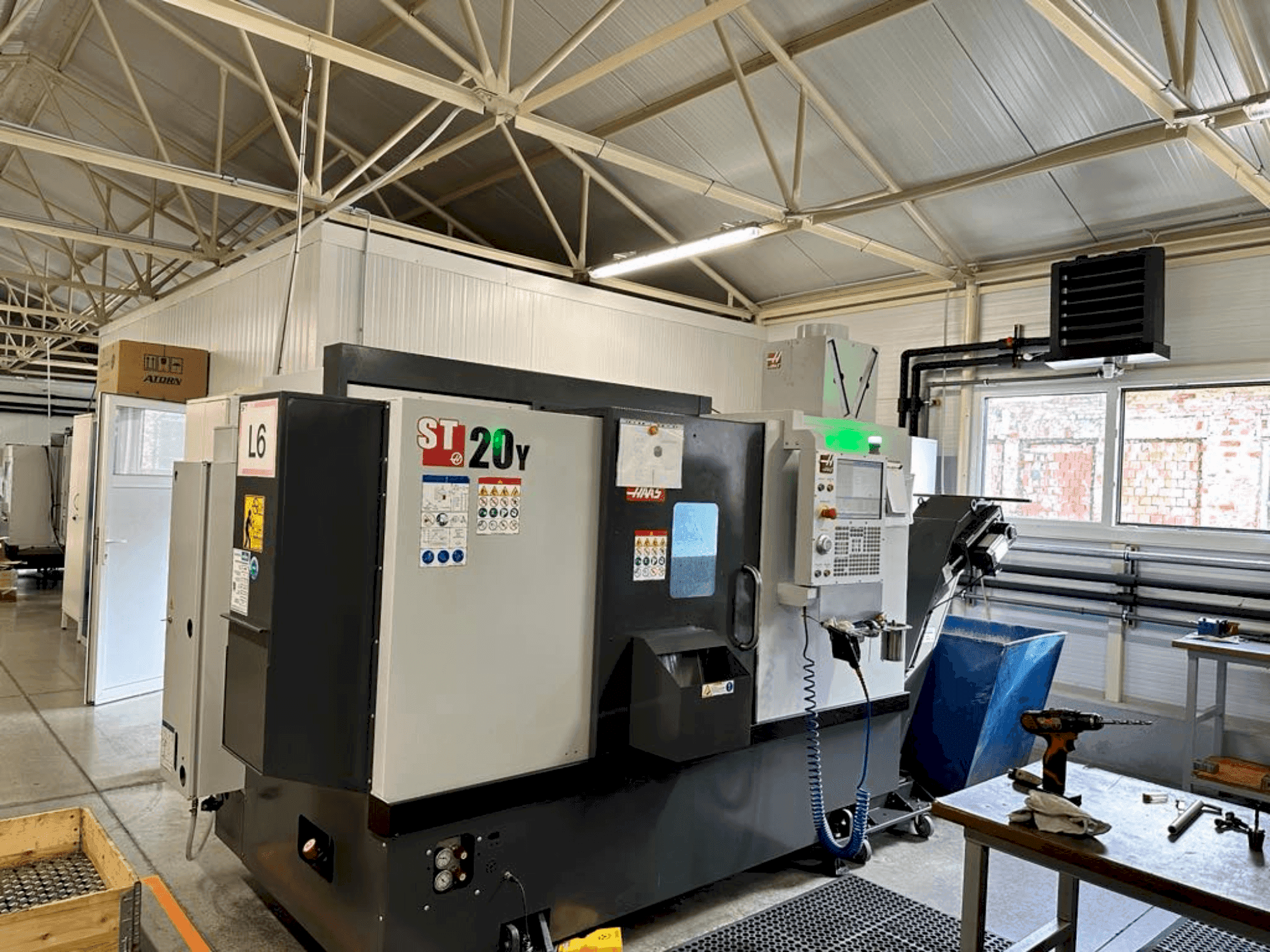 Frontansicht der HAAS ST-20Y  Maschine