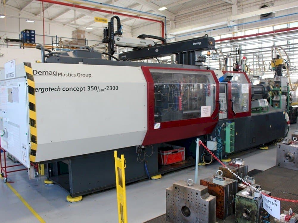 Linke Seitenansicht der DEMAG Ergotech 350/810-2300  Maschine