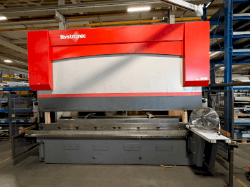 Frontansicht der Bystronic PR 200x4100 Maschine