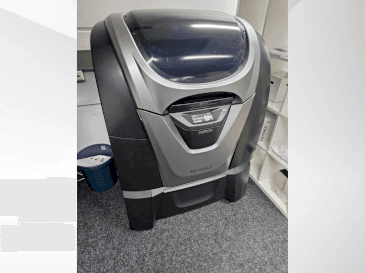 Frontansicht der KEYENCE Agilista 3200 W Maschine