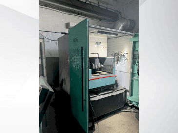 Frontansicht der AGIE Agiecut Classic S Maschine