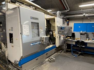 Frontansicht der Okuma MacTurn 250-W  Maschine