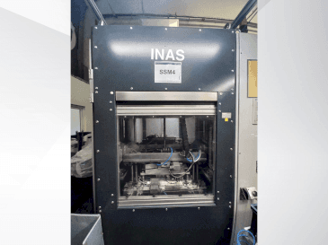 Frontansicht der INAS VSM 210 Maschine