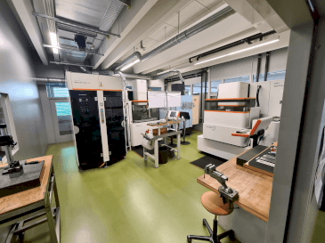 Frontansicht der AGIE AGIETRON INNOVATION 2 Maschine