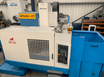 Frontansicht der Matsuura RA-4G  Maschine