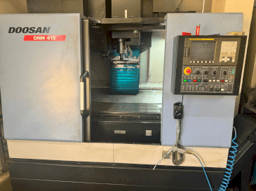Frontansicht der DOOSAN DNM 415  Maschine