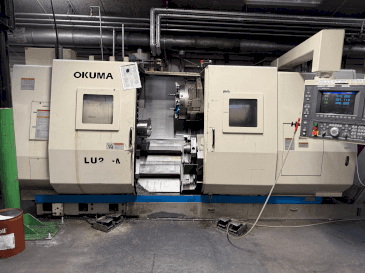 Frontansicht der Okuma LU2-M  Maschine