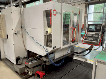 Frontansicht der HERMLE C800V  Maschine