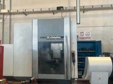 Frontansicht der DECKEL MAHO DMU 50 Evolution  Maschine