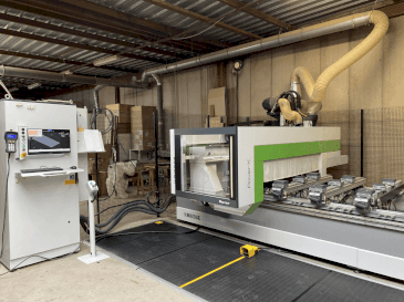 Frontansicht der BIESSE Rover K Smart 1532  Maschine
