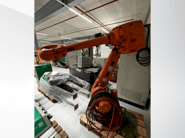 Frontansicht der ABB IRB 4600 Maschine