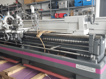 Frontansicht der Optimum D 5600x3000  Maschine