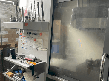 Frontansicht der HAAS VF-3  Maschine
