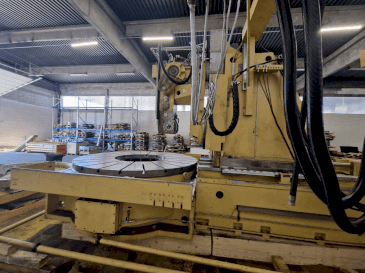 Frontansicht der Gleason PFAUTER P 2800  Maschine