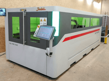 Frontansicht der Baykal BLE PRO 1530 Maschine