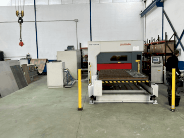 Frontansicht der Durma HD-F 3015  Maschine