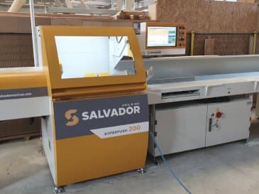 Frontansicht der SALVADOR Superpush 200  Maschine