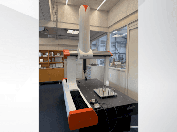 Frontansicht der LEADER Miracle NC8157  Maschine