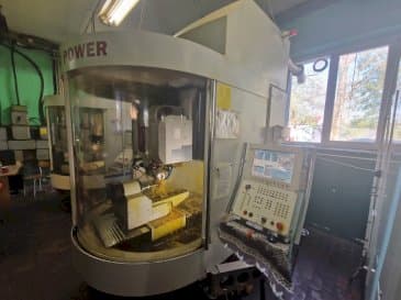 Frontansicht der WALTER Helitronic Power Maschine