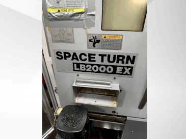 Frontansicht der Okuma Space Turn LB2000 EX  Maschine