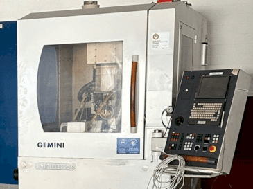 Frontansicht der Schneeberger MRG Gemini  Maschine