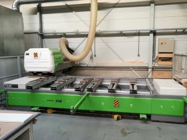 Frontansicht der BIESSE ROVER 336 Maschine