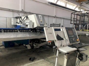 Frontansicht der Trumpf Trupunch 5000 Maschine