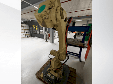 Frontansicht der ABB IRB 4600 M2004 Maschine