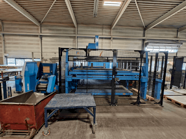 Frontansicht der Finn-Power C6 + Compact Express Maschine