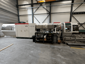 Frontansicht der BLM Adige LT702D  Maschine