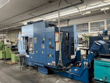 Frontansicht der Matsuura MAM72-25V  Maschine